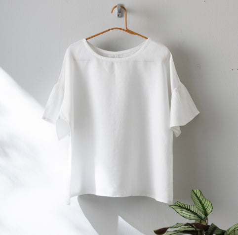 ホワイトリネンのフレアスリーブプルオーバー