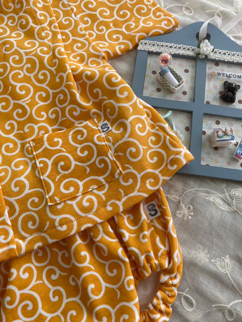 着ごこち柔らかベビー甚平 唐草模様 山吹色